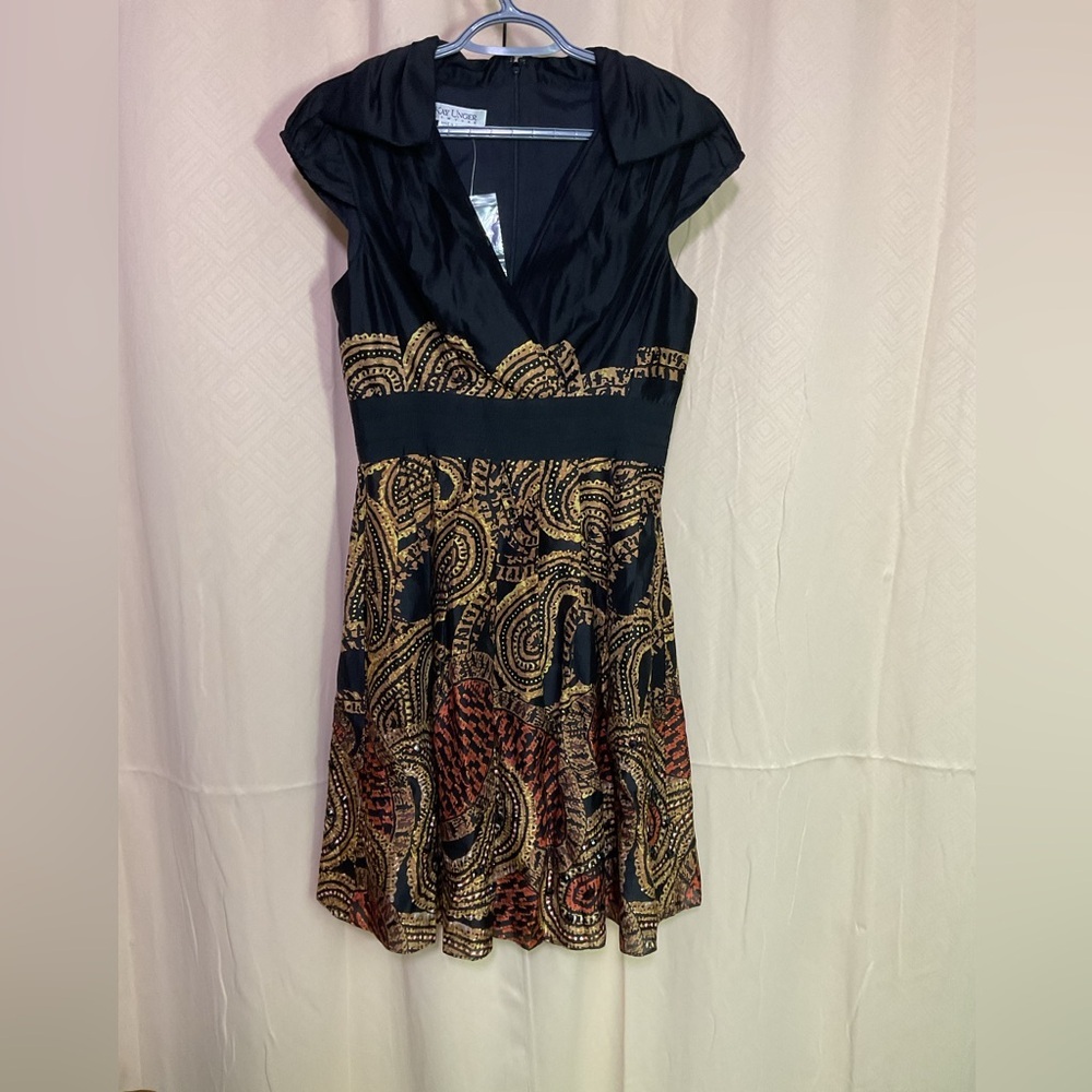 Kay Unger New York  Dress